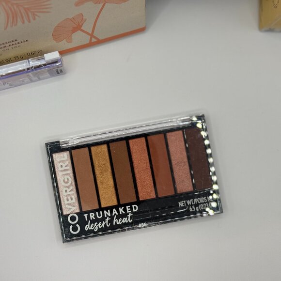 ! NWT Makeup and Beauty Bundle ! 8 Products & Makeup Bag ! - Picture 5 of 10